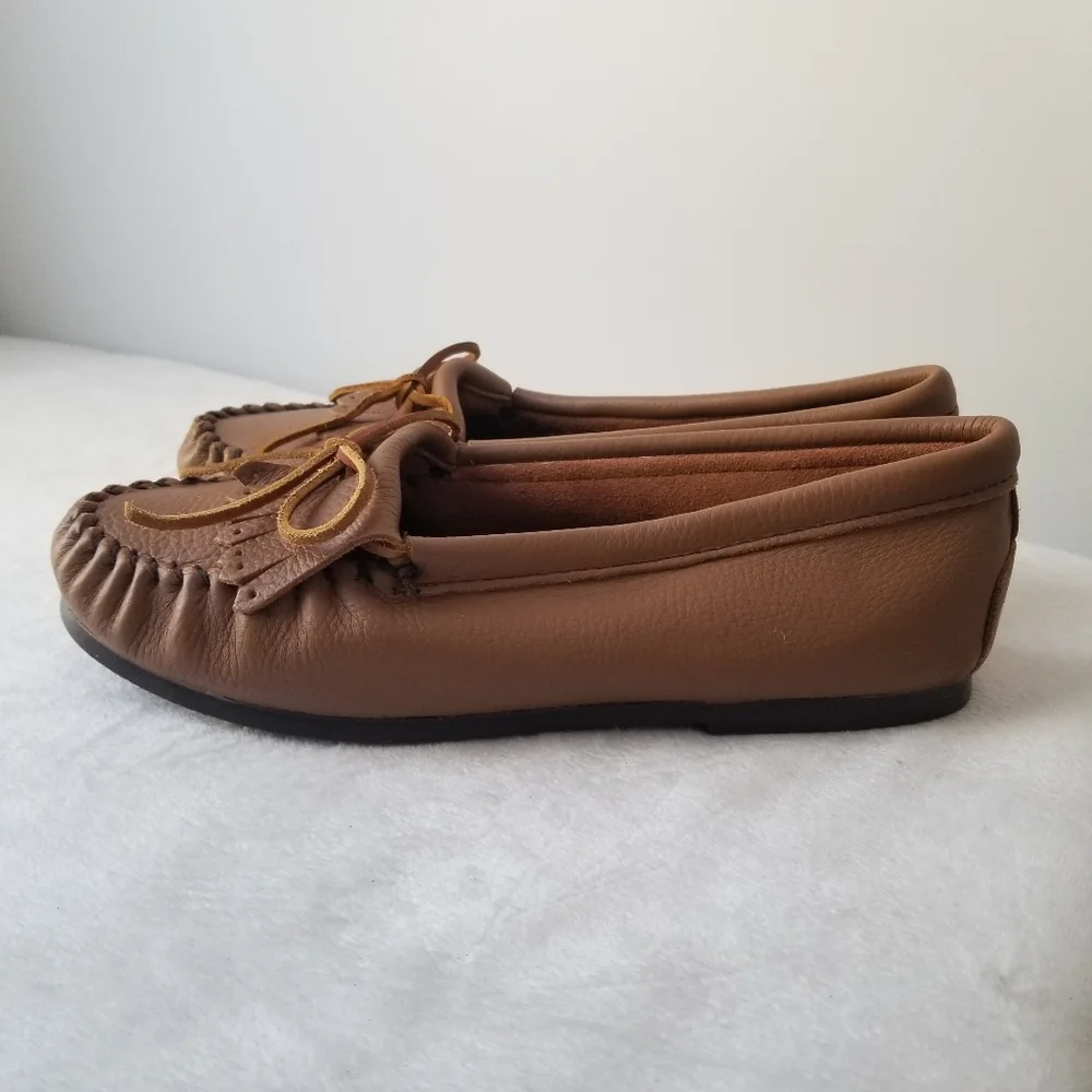 Minnetonka Deerskin kilty women's mocha moccasins size 10 - Picture 1 of 8